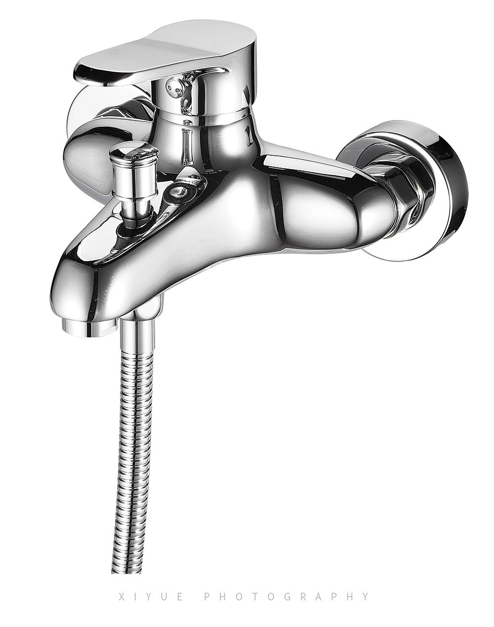 光影與質感 五金衛浴產品的白底金屬攝影藝術